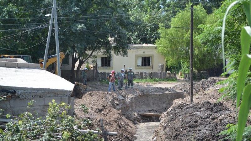 Reconstruyen calles del sector sur de la ciudad