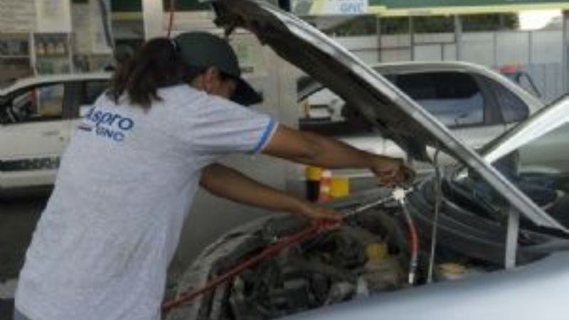 El precio del GNC bajó 2,6%, pero no se trasladaría al consumidor