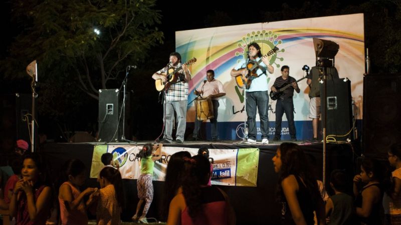 Viva la Plaza comienza su gira artística en  la “Cruz Negra”