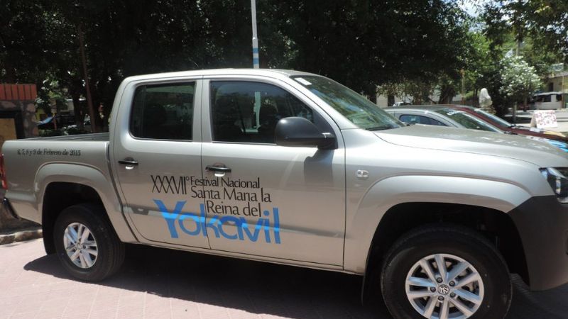 Los vehículos para el Yokavil se exponen en la plaza