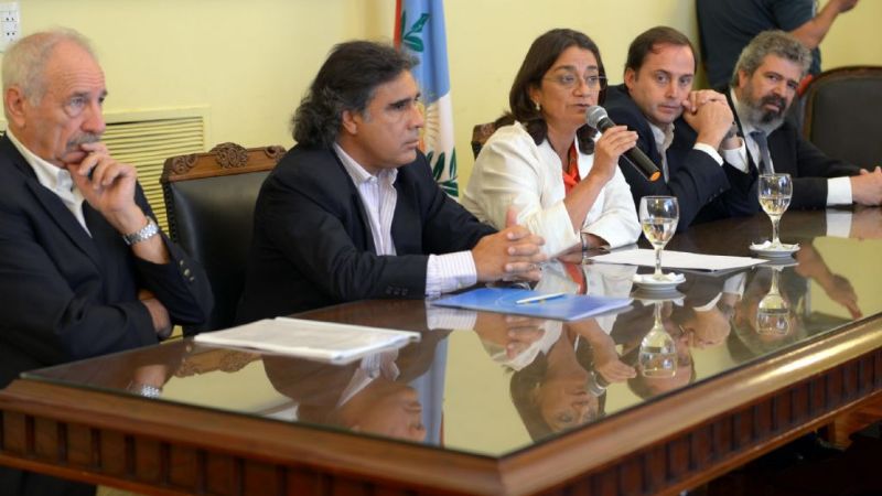 Lucía anunció créditos y subsidios para productores
