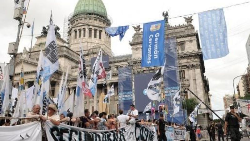 Más de 400.000 personas siguieron del mensaje frente al Congreso