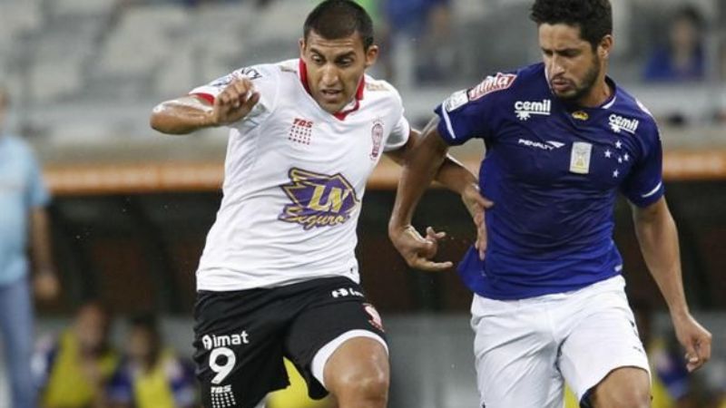 Huracán visita a Universitario de Sucre, líder del grupo 3