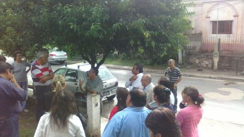 Funcionarios en Los Varela por las quejas del estado deplorable del hospital