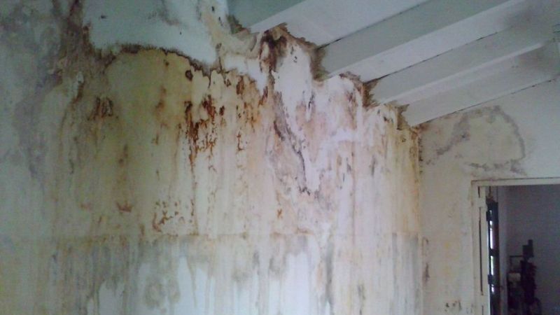 Funcionarios en Los Varela por las quejas del estado deplorable del hospital