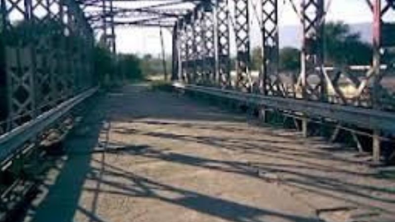 Rescatan a una mendocina que era arrasada por el agua en el Río del Valle