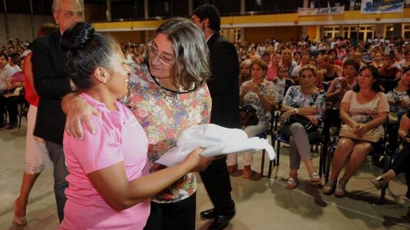 La gobernadora inauguró el ciclo lectivo del programa Ellas Hacen