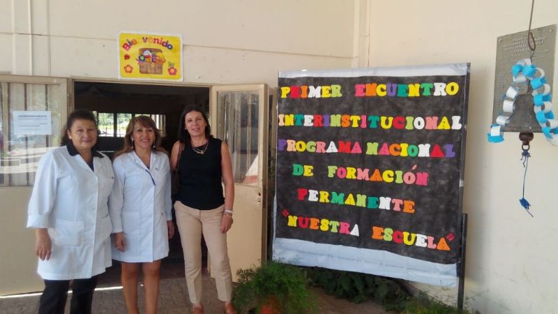 Un centenar de docentes capitalinos se capacitan sobre la Evaluación Institucional