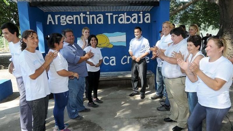 “Argentina Trabaja” inauguró refugio para pasajeros en Valle Viejo