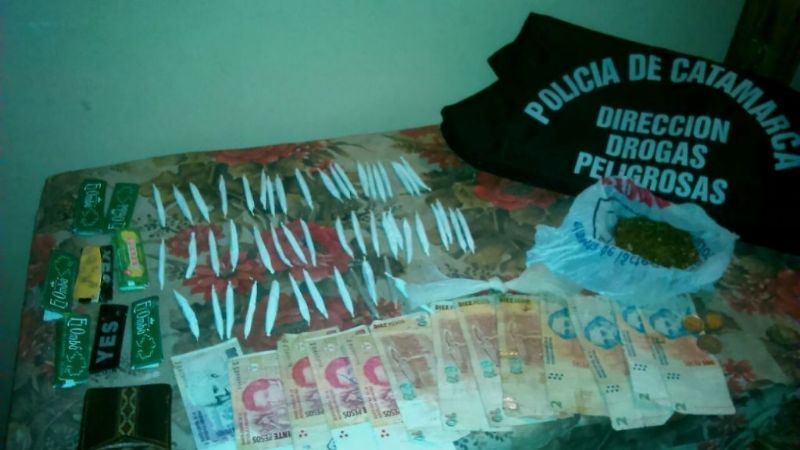 Desbaratan un punto de venta de Drogas en Valle Viejo