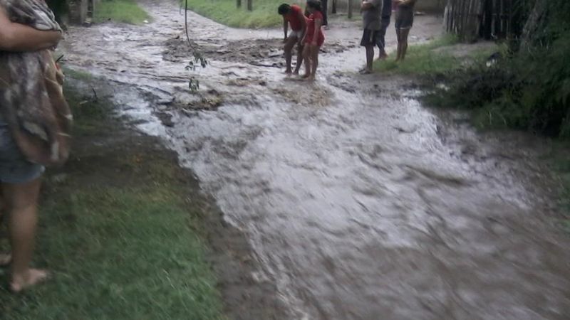 La lluvia causó serios problemas en el B° Virgen Niña