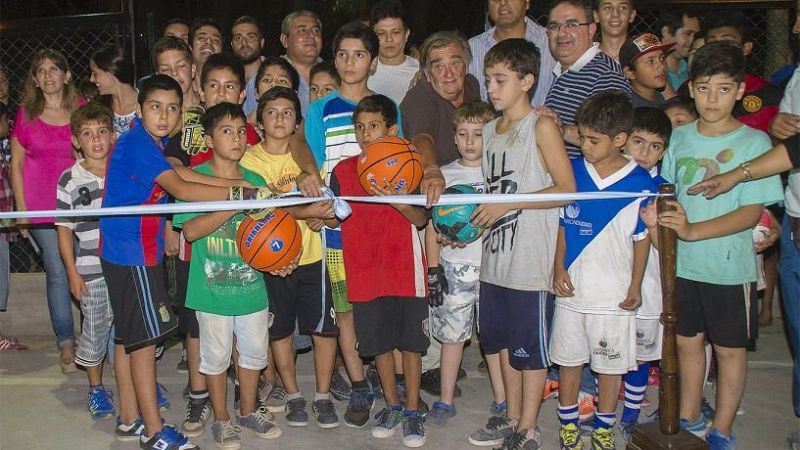 Se inauguró otro playón deportivo