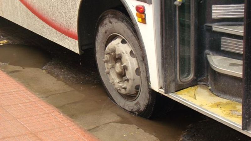 Se hunde el pavimento y vecinos piden una urgente solución