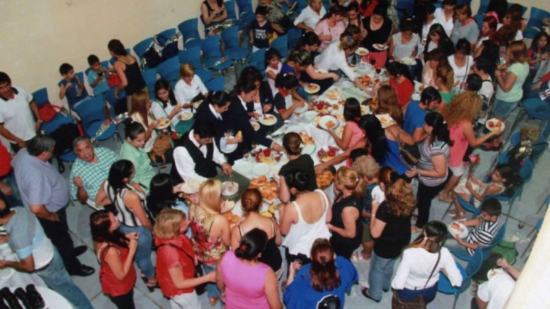 Entrega de bolsones escolares y festejo para las mujeres mercantiles