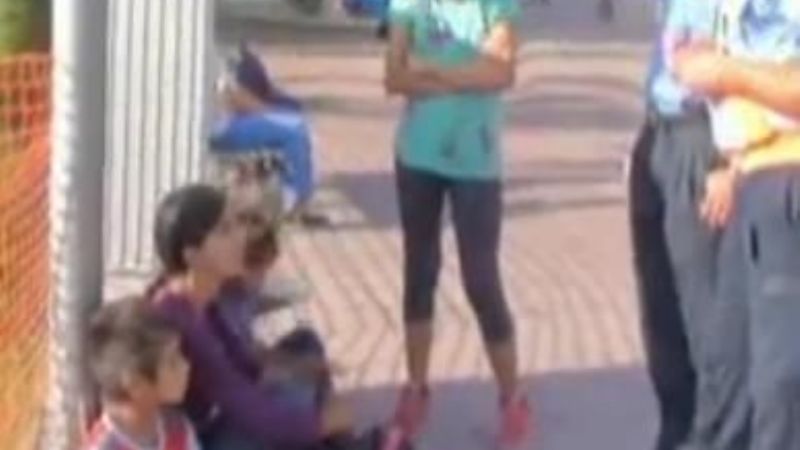 Se encadenó con sus 4 hijos para pedir una vivienda