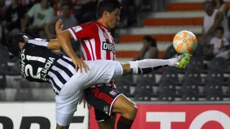 Estudiantes venció trabajosamente a Libertad y sueña con los 8vos.