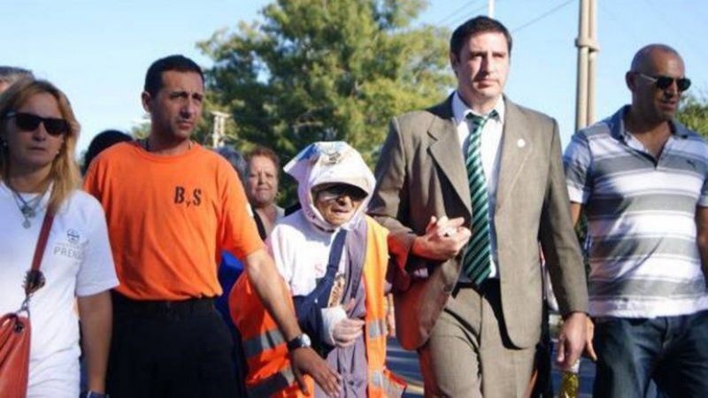 Una multitud recibió a la abuela de 91 años que caminó desde Tucumán a Luján