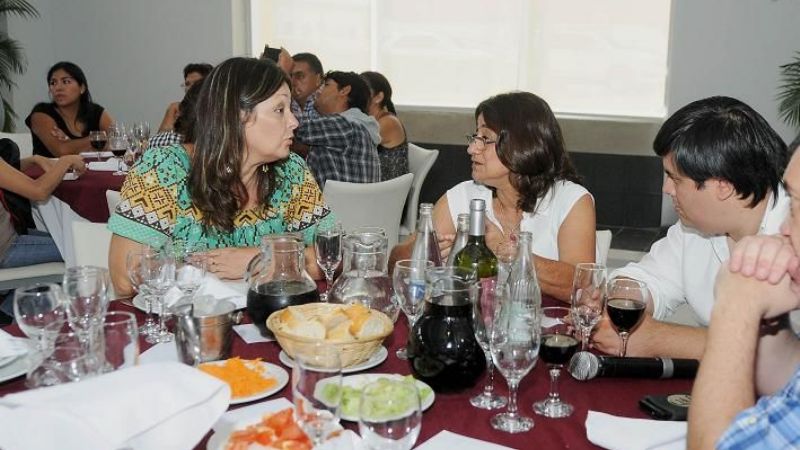 La Gobernadora compartió un almuerzo con artesanos