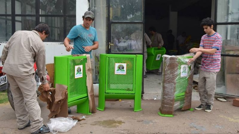 Nuevos cestos de residuos y bancos para las plazas de Valle Viejo