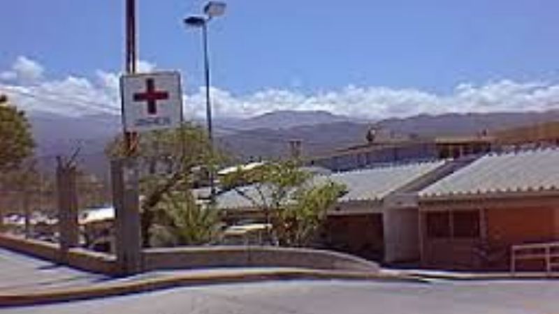 Trasladan de urgencia a motociclista que impactó contra un colectivo