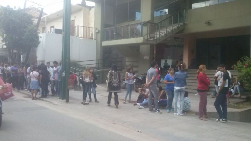 Enojo por la espera del carnet estudiantil