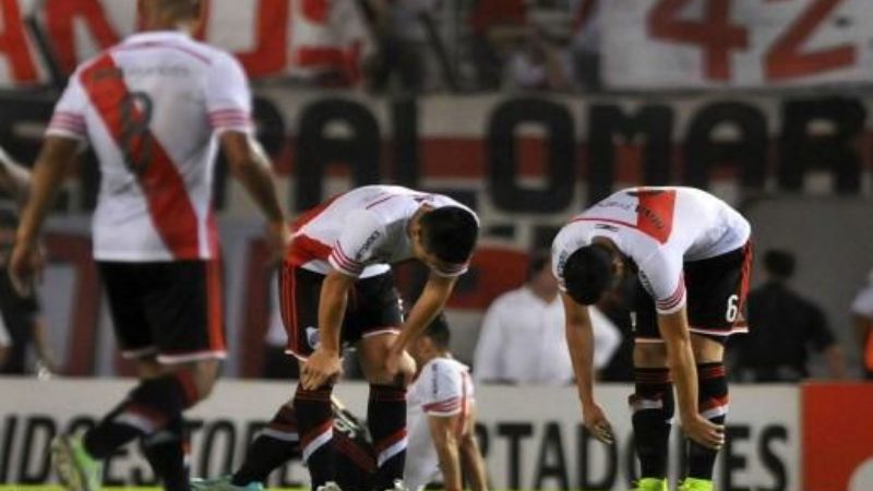 River quedó al borde de la eliminación tras una insólita igualdad