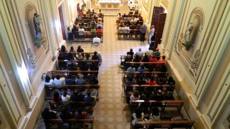Misa pascual en el Centro Educativo y Cultural Virgen del Valle