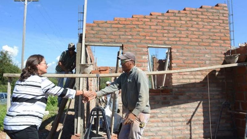 La Gobernadora entregó viviendas a 16 familias de Los Castillos