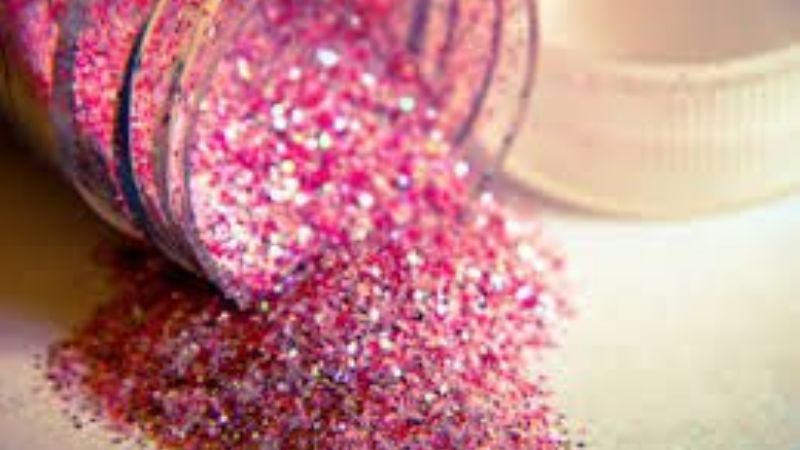 Prohiben uso de purpurina en escuelas municipales