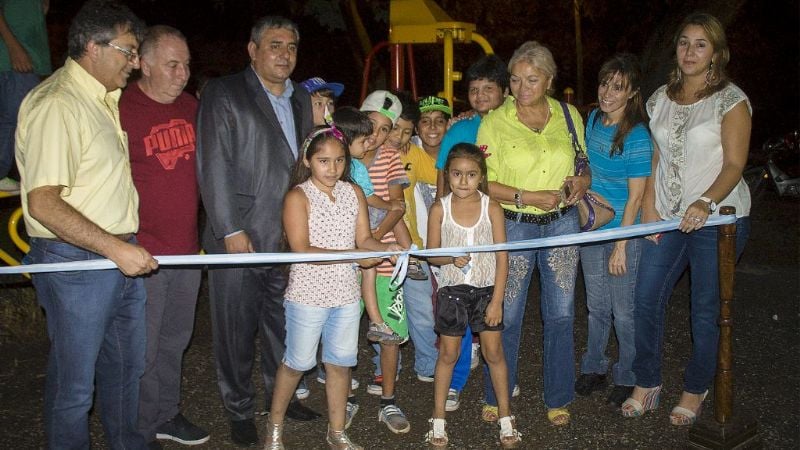 Banda de Varela se suma a la lista de plazas con juegos y gimnasios al aire libre