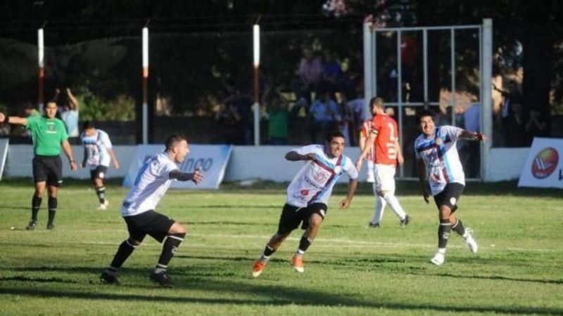 Unión Aconquija se impuso 1-0 a San Lorenzo de Alem