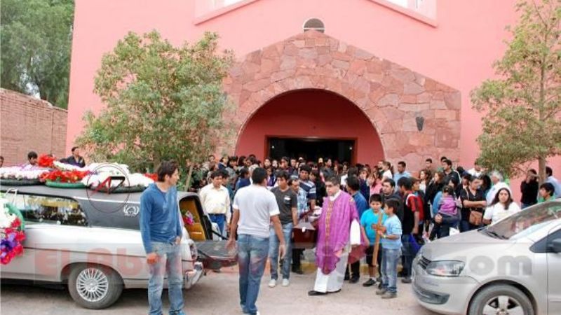 Dolor y consternación en el sepelio de Florencia