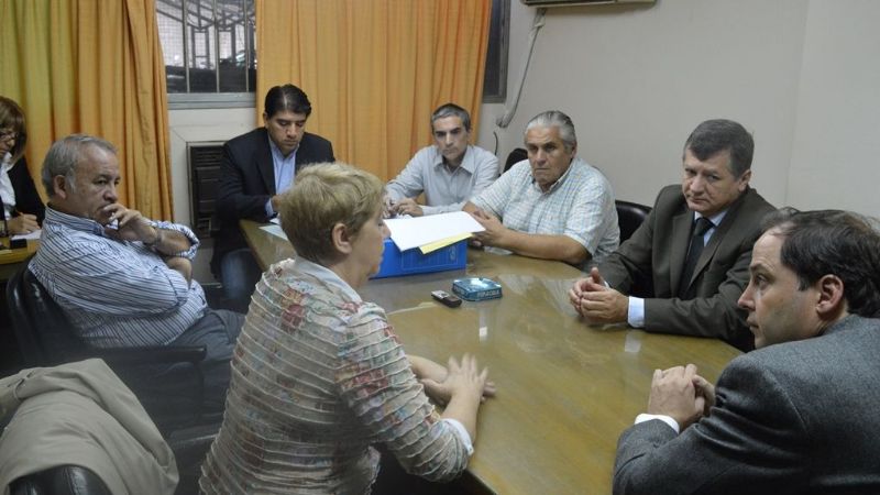 La Comisión para la reforma constitucional se reunió con asociaciones locales