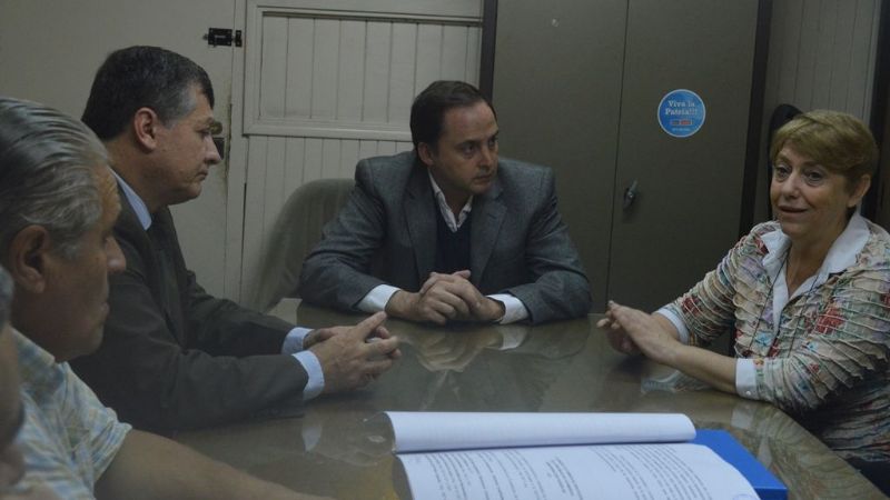 La Comisión para la reforma constitucional se reunió con asociaciones locales