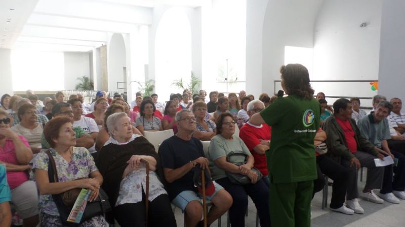 Odontología trabaja con talleres para adultos mayores