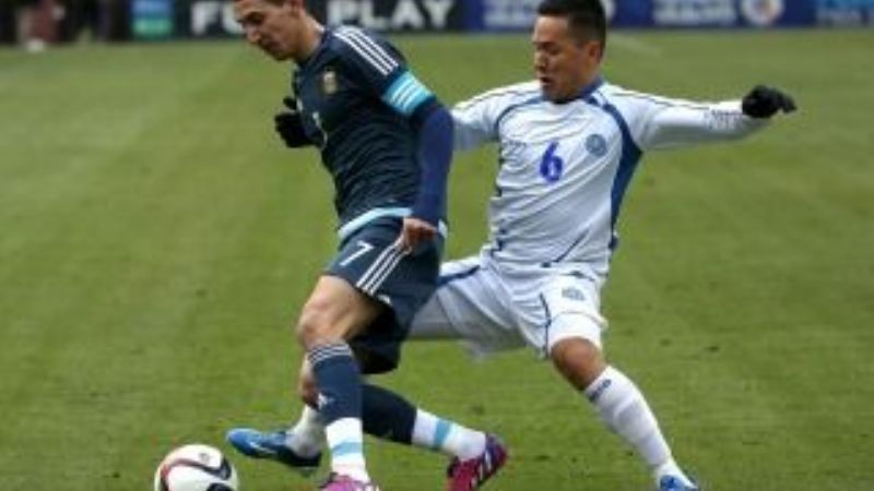 Argentina  jugó mal pero venció 2-0 a El Salvador