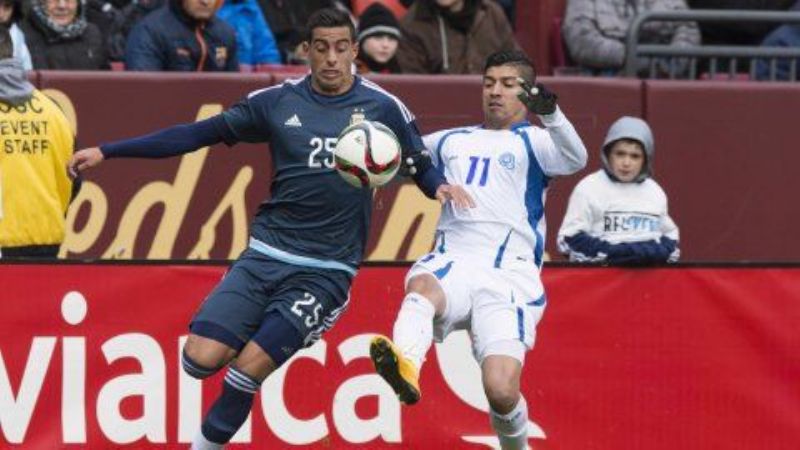 Argentina  jugó mal pero venció 2-0 a El Salvador