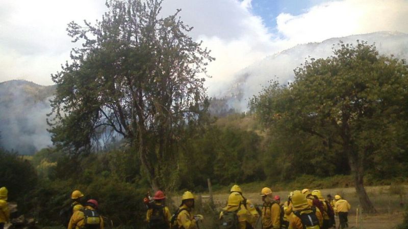 Brigadistas catamarqueños ayudan a controlar el incendio en Chubut