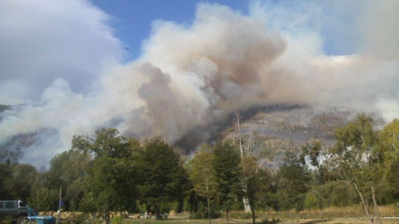 Brigadistas catamarqueños ayudan a controlar el incendio en Chubut