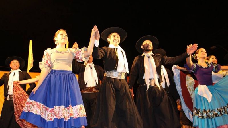 Espectáculos para grandes y chicos en la feria artesanal y de industrias culturales