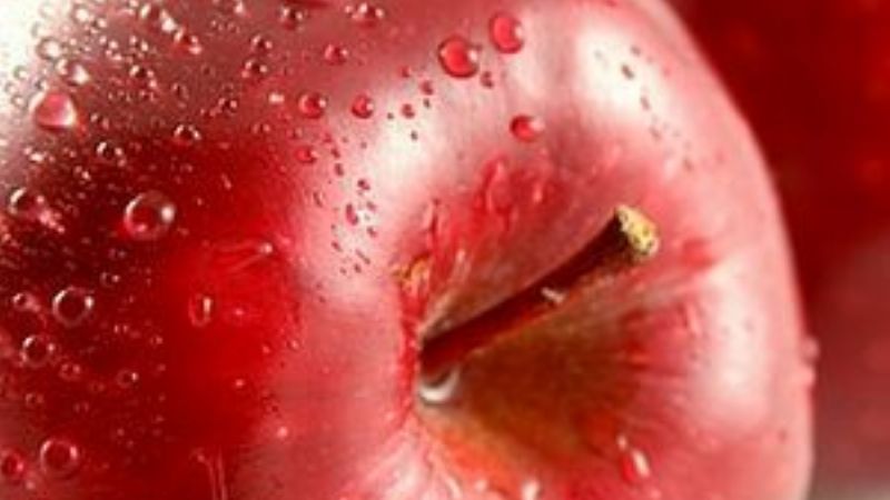 Una manzana al día no libra del médico, pero sí de la farmacia