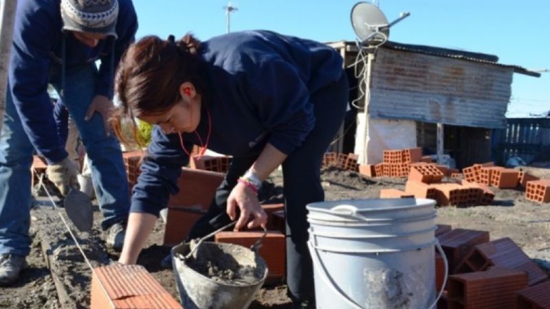 “Argentina Trabaja” construye nuevo playón deportivo en Banda de Varela