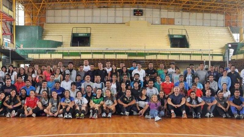 Exitosa clínica de vóley “de la iniciación al rendimiento”
