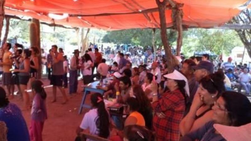 Colorido y alegría en la tradicional fiesta en Caspinchango