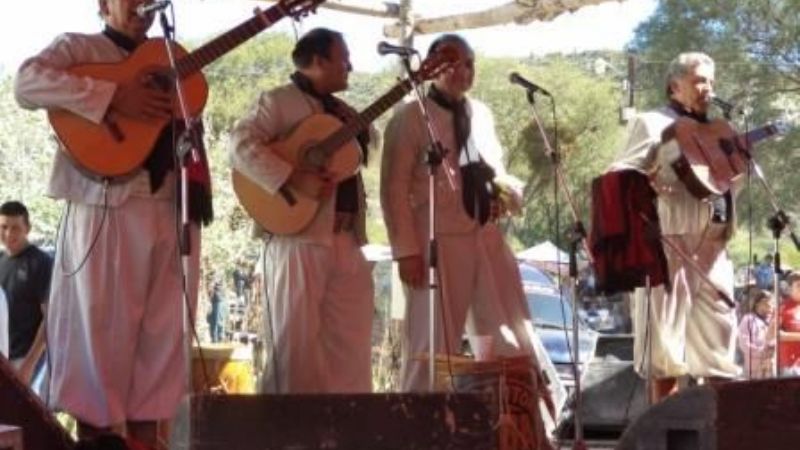 Colorido y alegría en la tradicional fiesta en Caspinchango