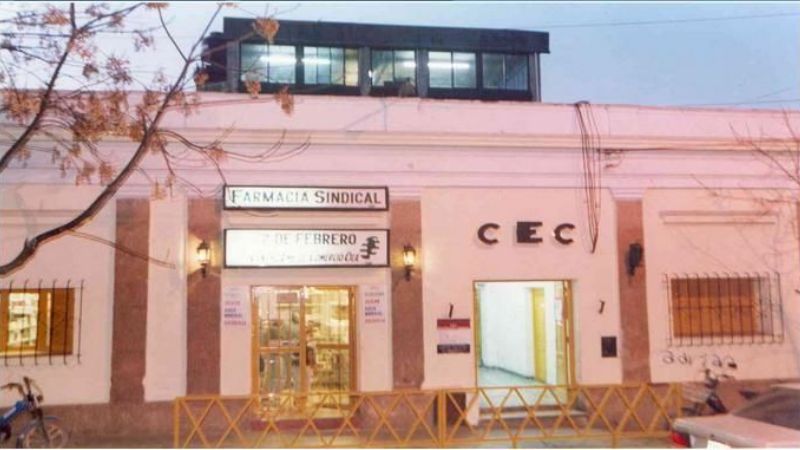 Entregan bolsones escolares a socios del Centro de Empleados de Comercio