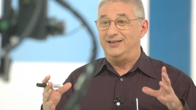 La Producción del periodista Adrián Paenza en la UNCA