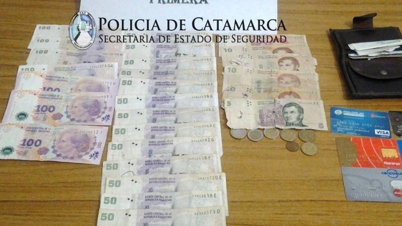 Mujer le robó una billetera a otra en pleno centro