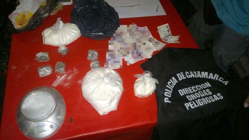 Secuestran un kilo y medio de cocaína