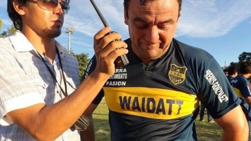 Lavalle se fue festejando el empate que le “regaló” el referí